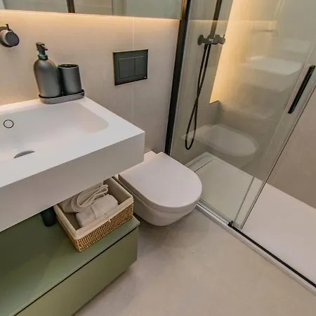 & Center Apartment *