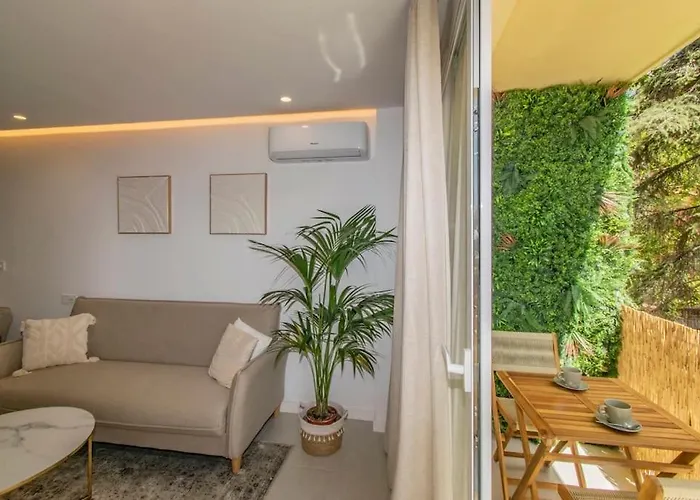 & Center Marbella